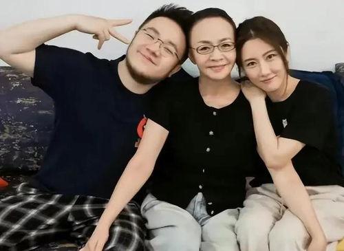 深夜娱乐八卦吃瓜,揭秘明星幕后故事，吃瓜群众狂欢时刻